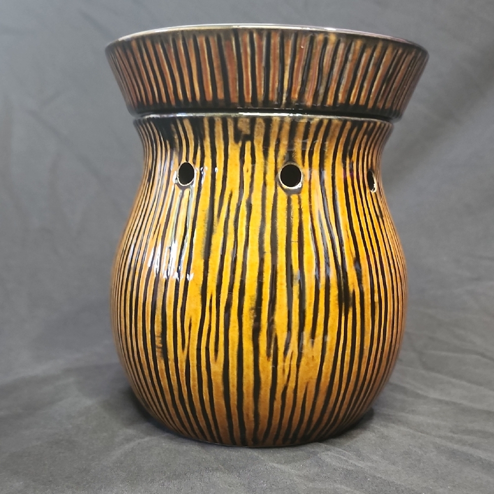Scentsy Zingana Brown and Black Warmer